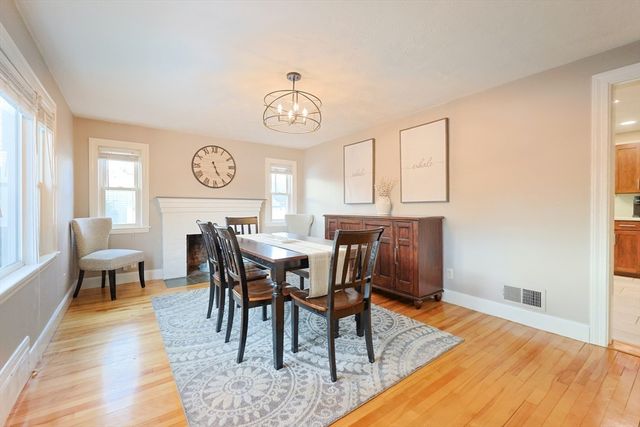 16 Sunset Dr, Peabody, MA 01960