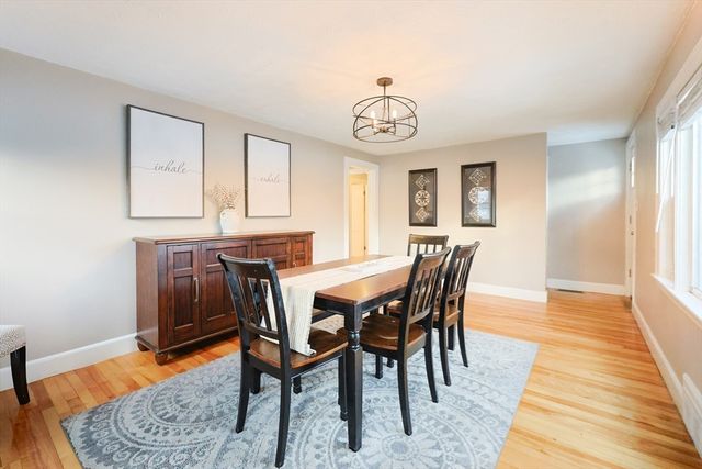 16 Sunset Dr, Peabody, MA 01960