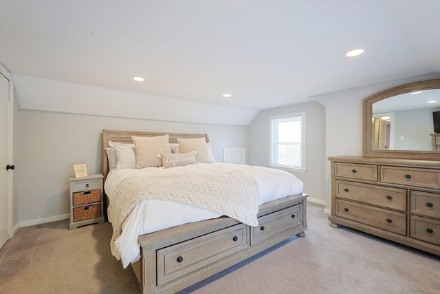 16 Sunset Dr, Peabody, MA 01960