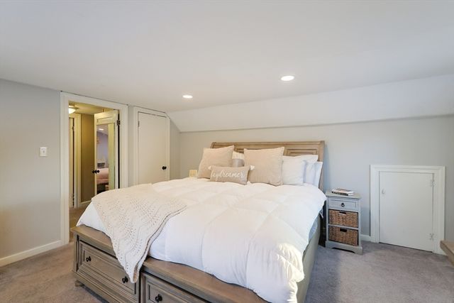 16 Sunset Dr, Peabody, MA 01960