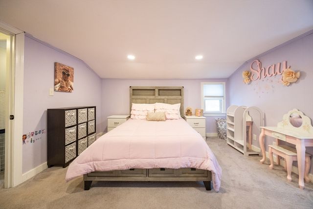 16 Sunset Dr, Peabody, MA 01960