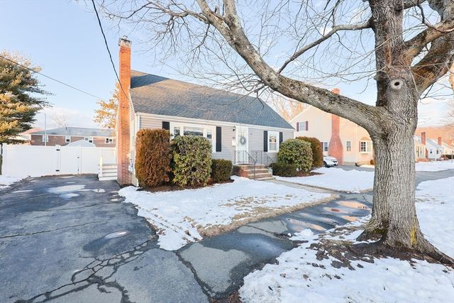 16 Sunset Dr, Peabody, MA 01960