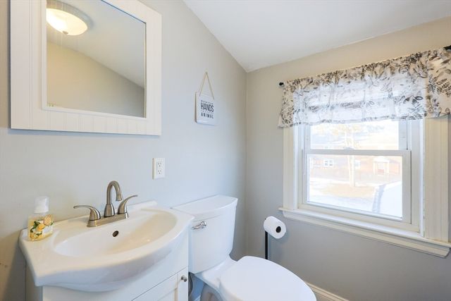 16 Sunset Dr, Peabody, MA 01960