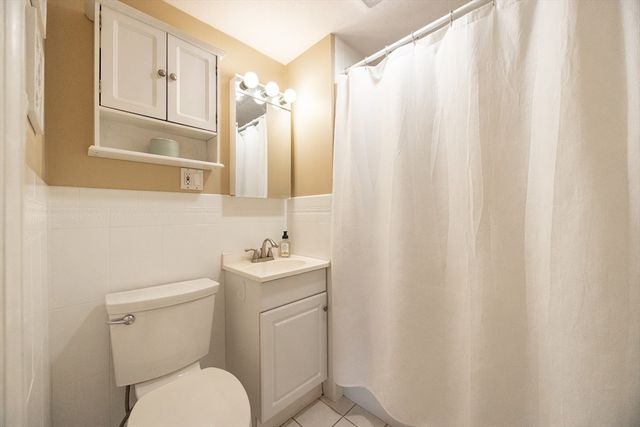 16 Sunset Dr, Peabody, MA 01960