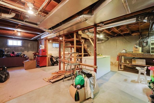 16 Sunset Dr, Peabody, MA 01960