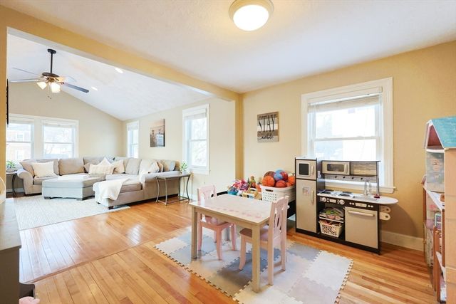 16 Sunset Dr, Peabody, MA 01960