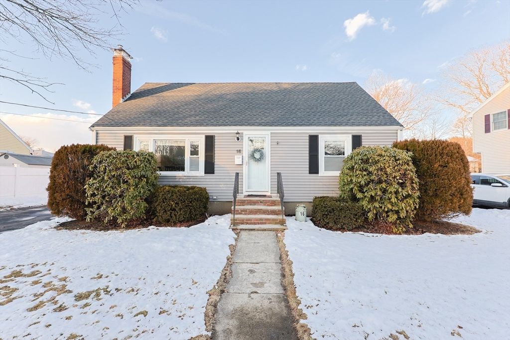 16 Sunset Dr, Peabody, MA 01960