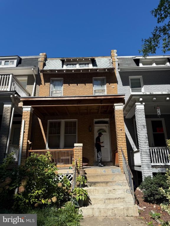 1305 TAYLOR ST NW, Washington, DC 20011