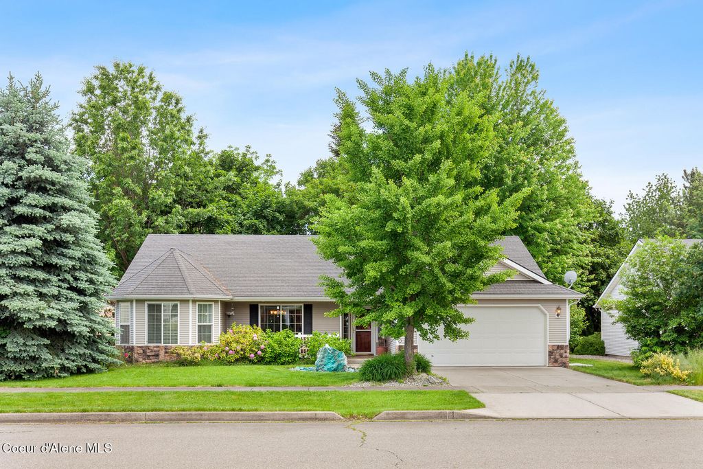 1494 W Sutherland CT, Hayden, ID 83835
