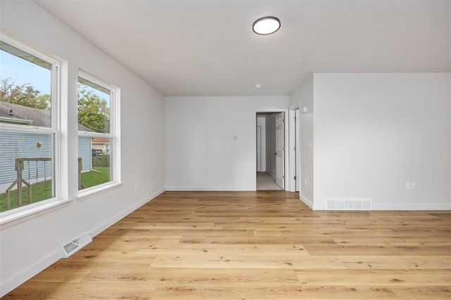 805 N Walnut Street, Greenville, MI 48838