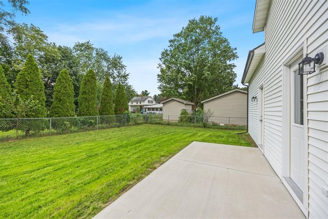 805 N Walnut Street, Greenville, MI 48838