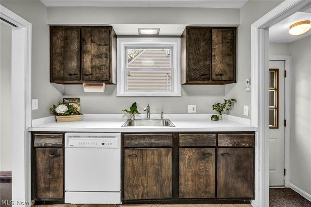 1371 Cranover Road, Lyndhurst, OH 44124