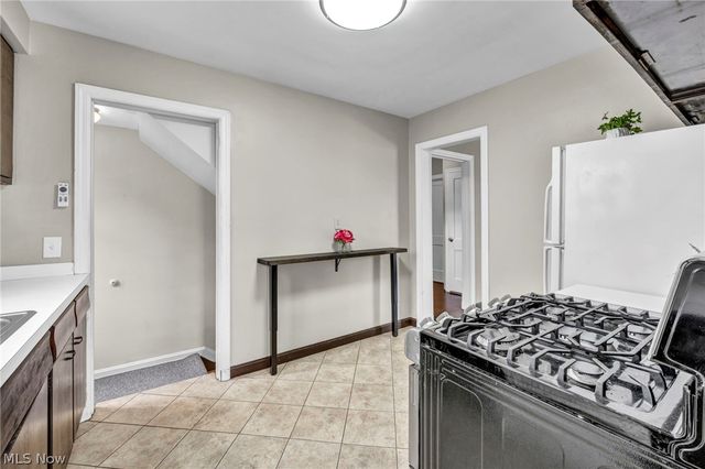 1371 Cranover Road, Lyndhurst, OH 44124