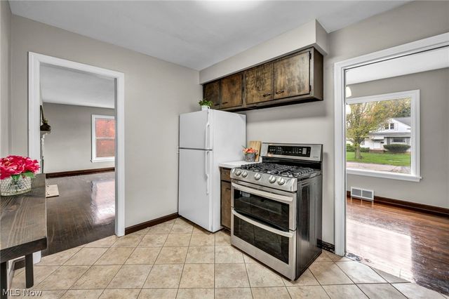 1371 Cranover Road, Lyndhurst, OH 44124