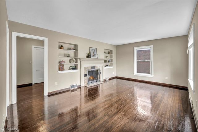 1371 Cranover Road, Lyndhurst, OH 44124