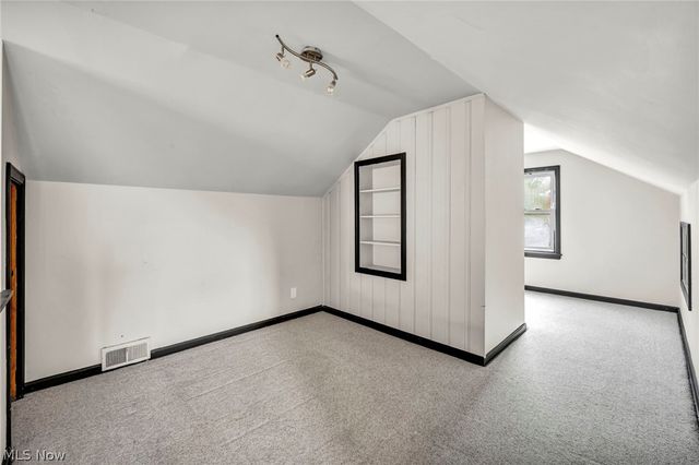 1371 Cranover Road, Lyndhurst, OH 44124