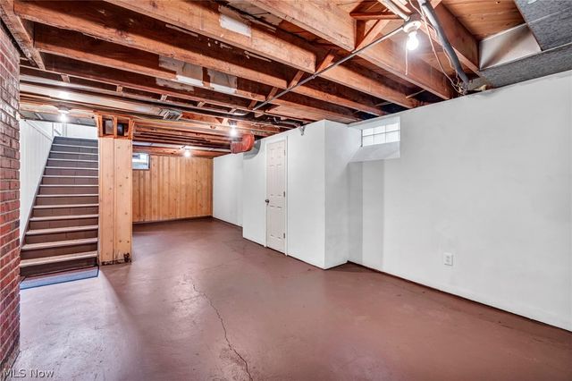 1371 Cranover Road, Lyndhurst, OH 44124