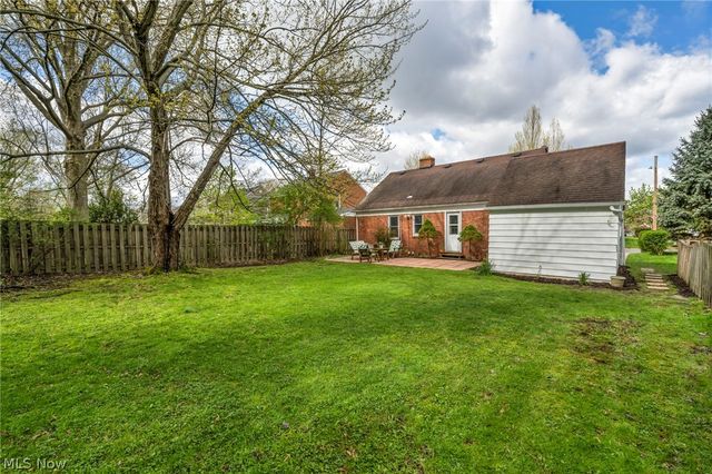 1371 Cranover Road, Lyndhurst, OH 44124