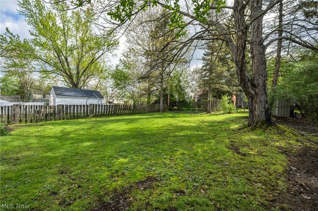 1371 Cranover Road, Lyndhurst, OH 44124