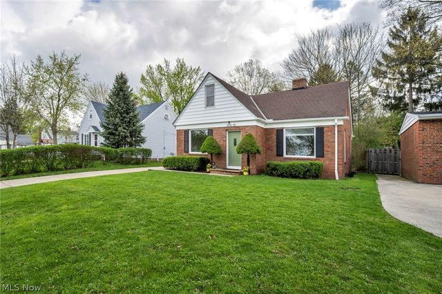 1371 Cranover Road, Lyndhurst, OH 44124