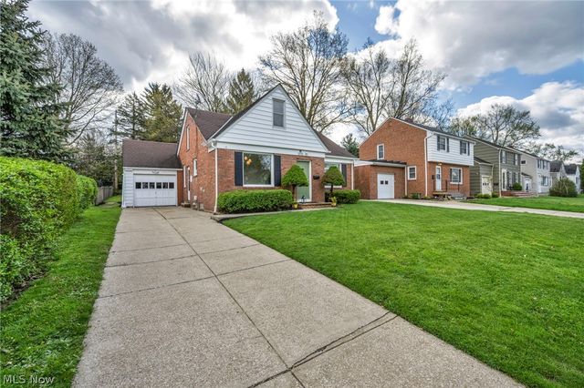 1371 Cranover Road, Lyndhurst, OH 44124