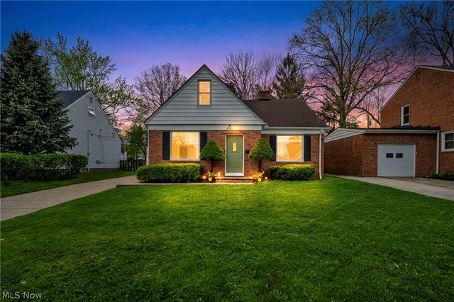 1371 Cranover Road, Lyndhurst, OH 44124