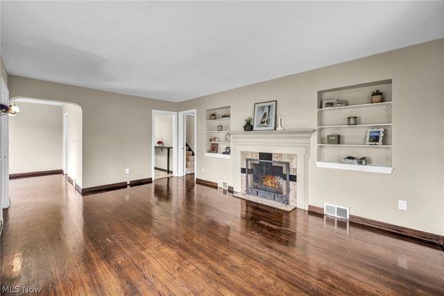 1371 Cranover Road, Lyndhurst, OH 44124