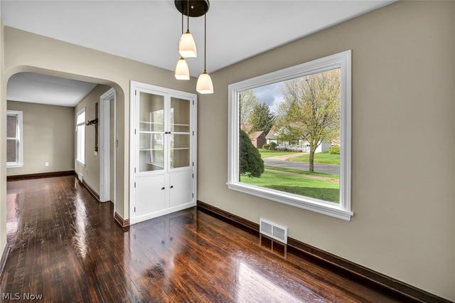 1371 Cranover Road, Lyndhurst, OH 44124