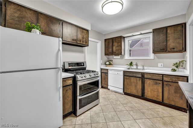 1371 Cranover Road, Lyndhurst, OH 44124