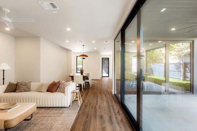 4414 Banister LN 1, Austin, TX 78745