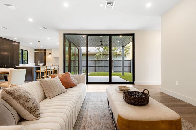 4414 Banister LN 1, Austin, TX 78745