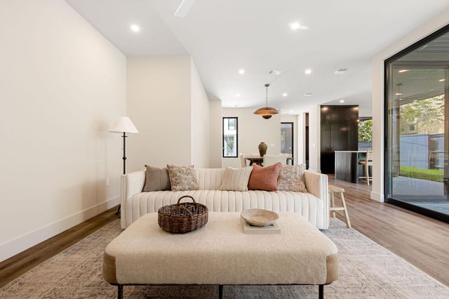 4414 Banister LN 1, Austin, TX 78745