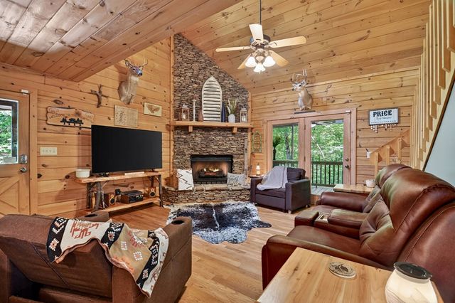 979 Cherokee Lane, Mccaysville, GA 30555