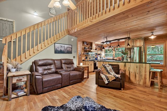 979 Cherokee Lane, Mccaysville, GA 30555