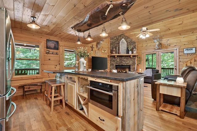 979 Cherokee Lane, Mccaysville, GA 30555