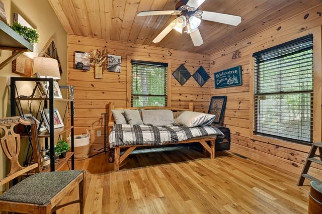 979 Cherokee Lane, Mccaysville, GA 30555