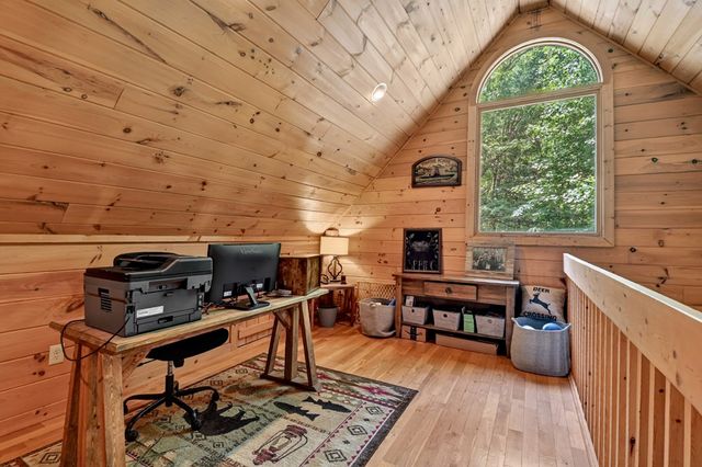979 Cherokee Lane, Mccaysville, GA 30555