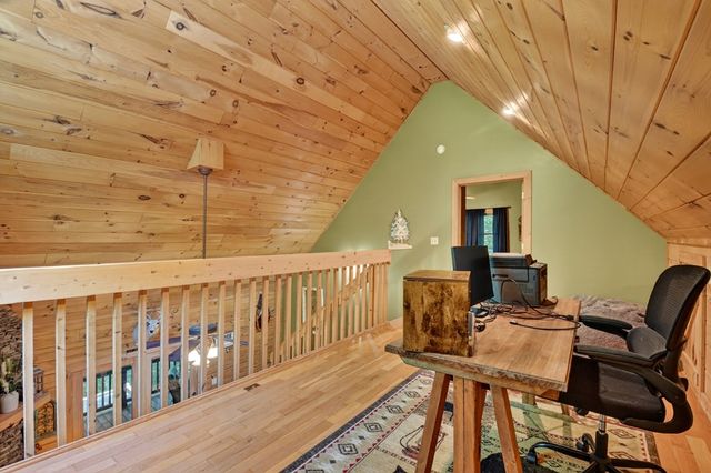 979 Cherokee Lane, Mccaysville, GA 30555