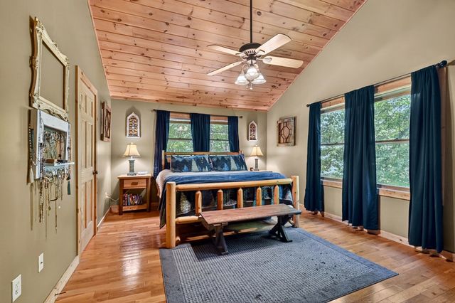 979 Cherokee Lane, Mccaysville, GA 30555