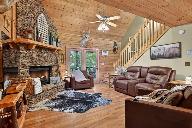 979 Cherokee Lane, Mccaysville, GA 30555