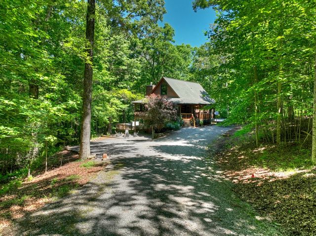 979 Cherokee Lane, Mccaysville, GA 30555