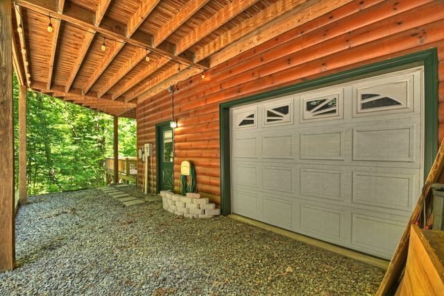 979 Cherokee Lane, Mccaysville, GA 30555