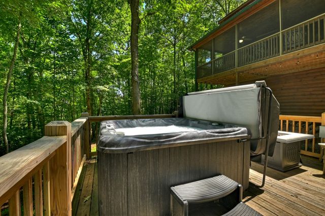 979 Cherokee Lane, Mccaysville, GA 30555