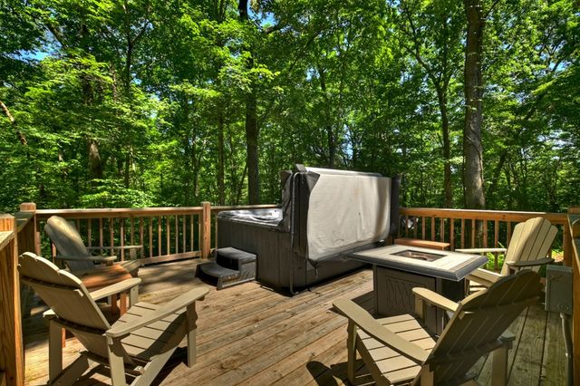 979 Cherokee Lane, Mccaysville, GA 30555
