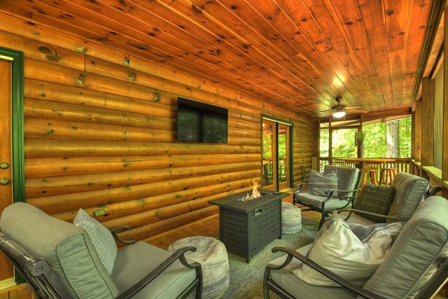 979 Cherokee Lane, Mccaysville, GA 30555