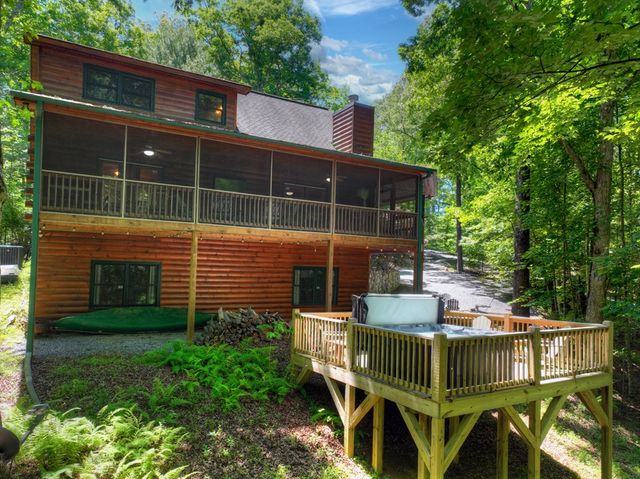 979 Cherokee Lane, Mccaysville, GA 30555