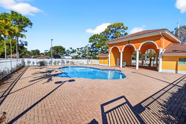 5856 Erik Way, Greenacres, FL 33463