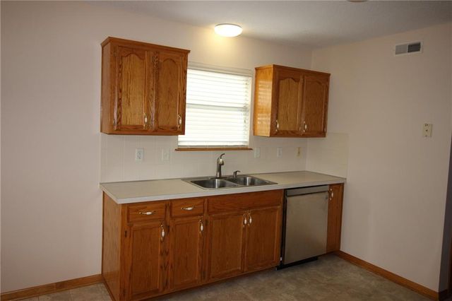 17009 E 46th Street Court S, Independence, MO 64055