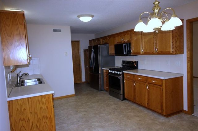 17009 E 46th Street Court S, Independence, MO 64055