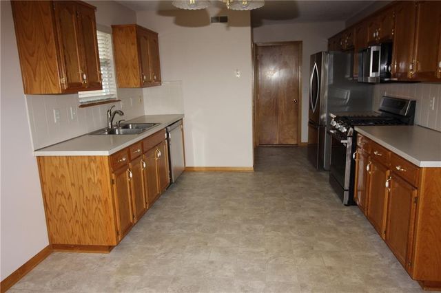 17009 E 46th Street Court S, Independence, MO 64055